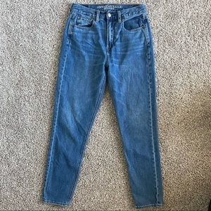 American Eagle high rise mom jeans size 2